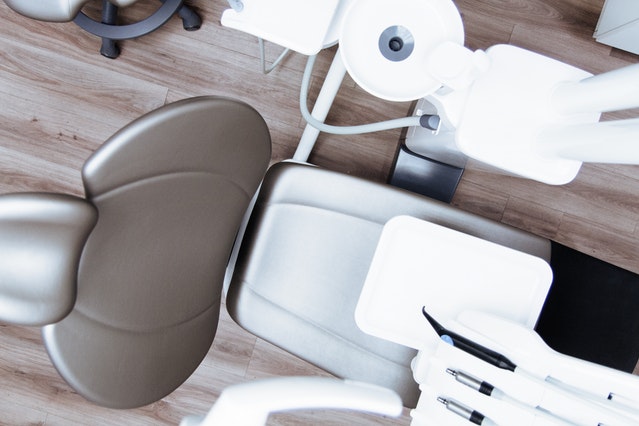 Czym siÄ™ rÃ³Å¼ni dentysta od stomatologa?